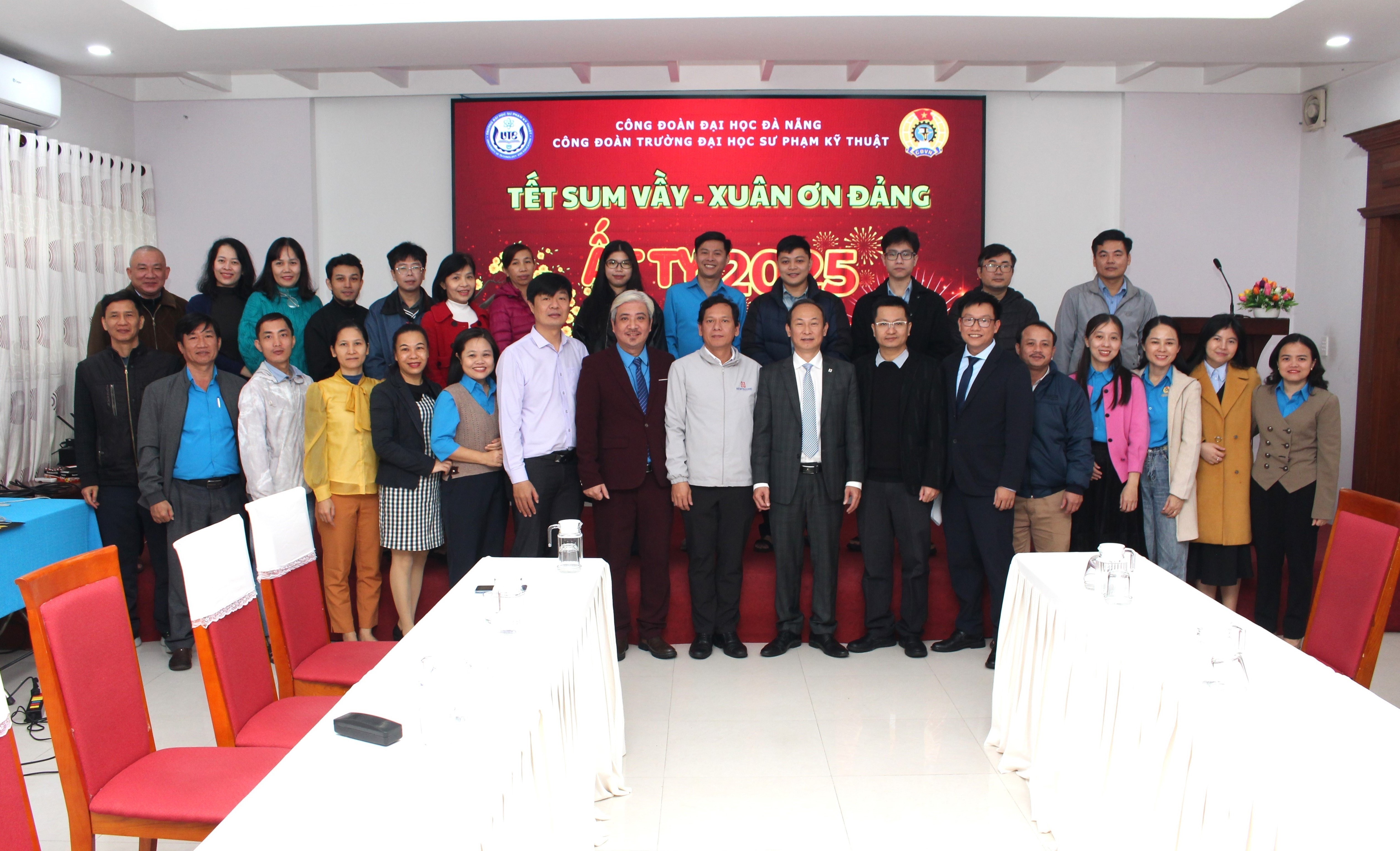 Công đoàn Trường ĐH Sư phạm Kỹ thuật – ĐH Đà Nẵng tổ chức trao quà cho đoàn viên, viên chức và người lao động nhân dịp tết Nguyên đán Ất Tỵ năm 2025